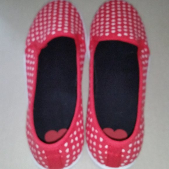 Red with white hearts canvas slip ons NWOT - Picture 3 of 5